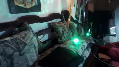 Laye19 online show from 10.11.25