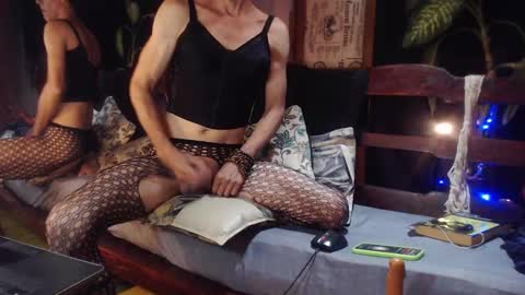 Laye19 online show from 10.29.25