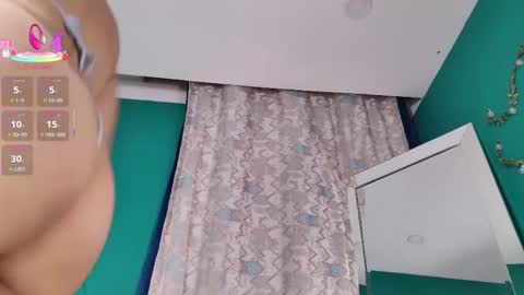 layla_17 online show from 09.28.25