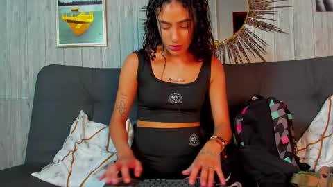 Layla online show from 12.08.24