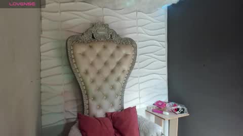 Layla online show from 03.12.26