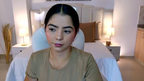 Layla Breezee online show from 04.04.26