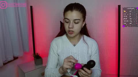 Layla online show from 12.30.24