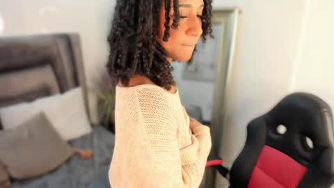 Snapshot of layla_clarke chatting on 02.28.25 layla_clarke online show from 02.28.25