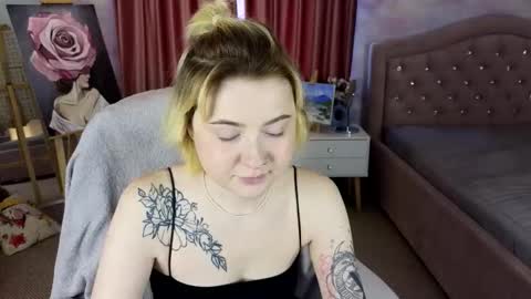 Layla online show from 11.04.25