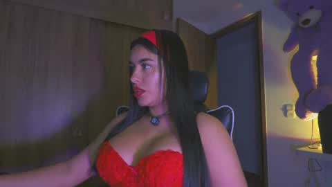 Layla online show from 07.12.26
