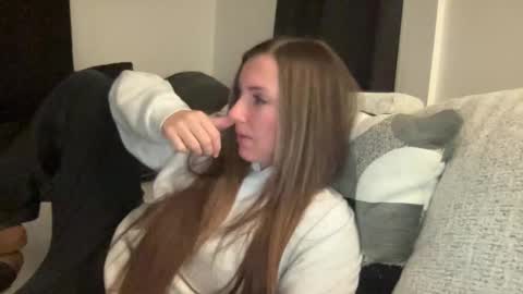 laylahlaylah1 online show from 10.21.25