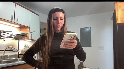 laylahlaylah1 online show from 11.24.25