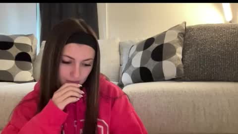 laylahlaylah1 online show from 11.30.25