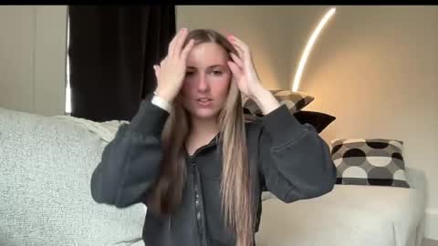 laylahlaylah1 online show from 04.17.26