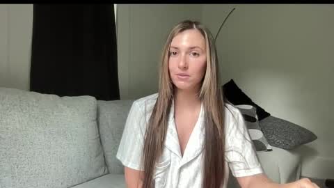 laylahlaylah1 online show from 05.22.26