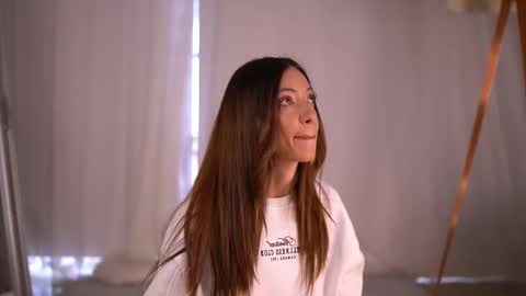 laylakristal online show from 09.14.25