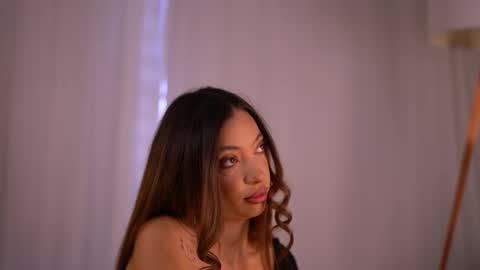 laylakristal online show from 09.19.25