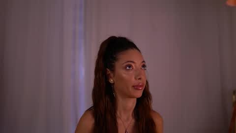 laylakristal online show from 10.05.25