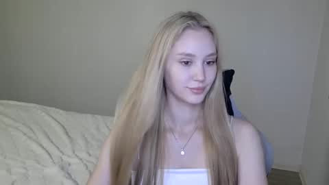 Snapshot of laylapretty001 chatting on 10.16.25 LaylaPretty001 online show from 10.16.25