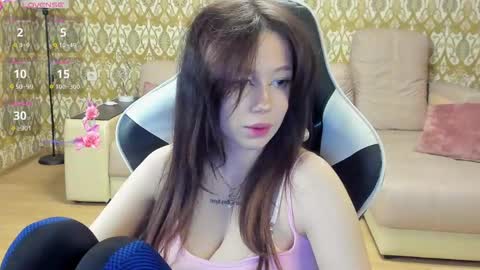 Snapshot of laylaura chatting on 05.17.26 laylaura online show from 05.17.26