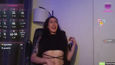 laylolasquirt online show from 10.11.25