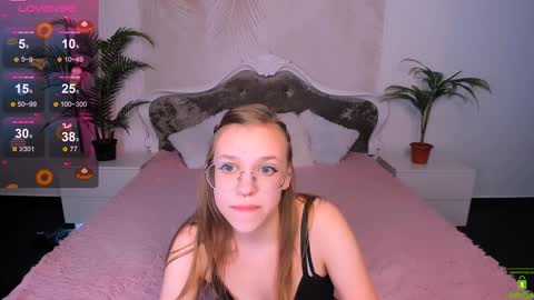 layriantavee online show from 12.22.24