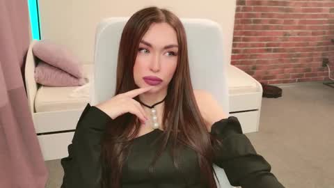 Snapshot of lea_loon chatting on 10.13.25 lea_loon online show from 10.13.25