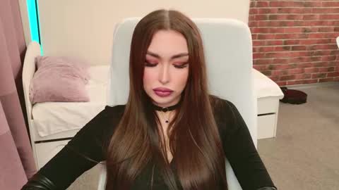 Snapshot of lea_loon chatting on 10.27.25 lea_loon online show from 10.27.25