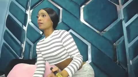 lea sewwtly online show from 10.17.25