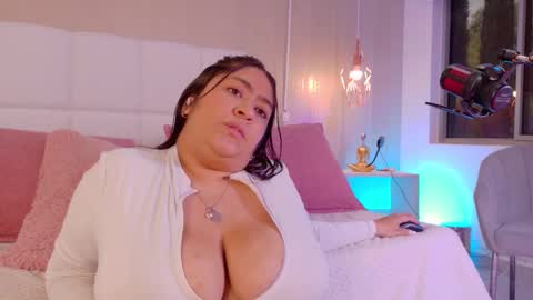 Leah online show from 10.06.25