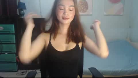 Snapshot of leah_fucker chatting on 06.17.26 leah_fucker online show from 06.17.26