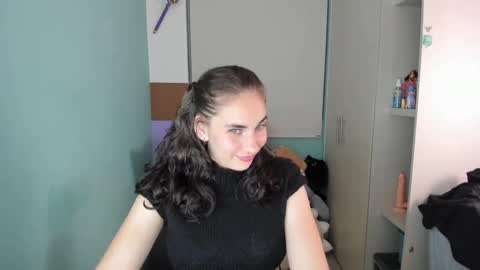 Snapshot of leah_sm chatting on 01.22.25 Laura online show from 01.22.25