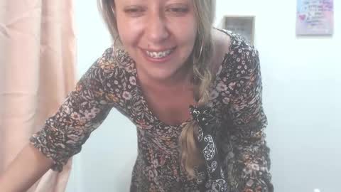 Snapshot of leah_susman chatting on 02.20.25 leah_susman online show from 02.20.25