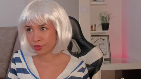 leahaltomm online show from 10.17.25