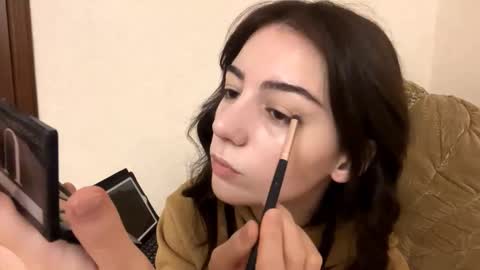 Snapshot of leahduran chatting on 10.25.25 Amity online show from 10.25.25