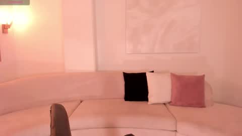 Snapshot of leahnovac chatting on 09.16.25 leahnovac online show from 09.16.25