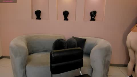 Snapshot of leahnovac chatting on 10.27.25 leahnovac online show from 10.27.25