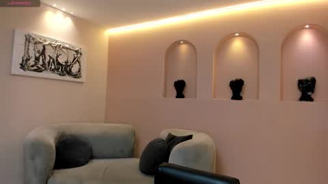 Snapshot of leahnovac chatting on 10.29.25 leahnovac online show from 10.29.25