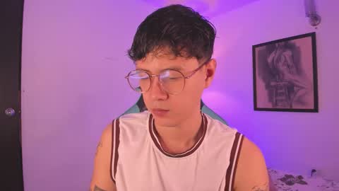 Snapshot of leaneseb chatting on 10.02.25 leaneseb online show from 10.02.25