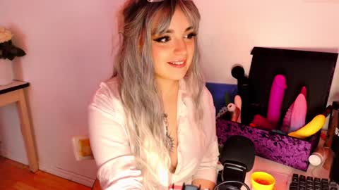 Lea Ray Pie online show from 12.17.24