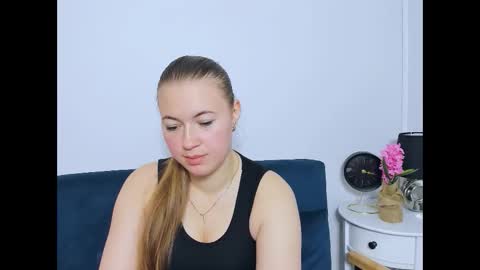 Snapshot of leaslim chatting on 10.21.25 Lea online show from 10.21.25