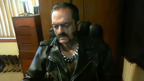leathergreaser online show from 02.03.25