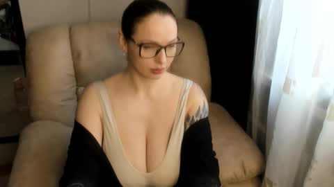 Anna  online show from 02.25.25