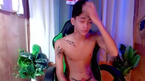 leemoreno18 online show from 10.28.25