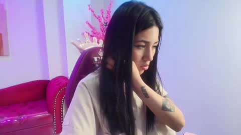 Snapshot of leia_queens chatting on 01.02.25 Leia. online show from 01.02.25