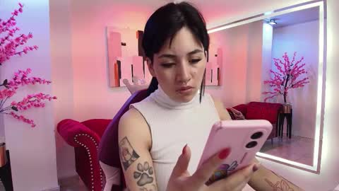 Leia.  online show from 09.18.25