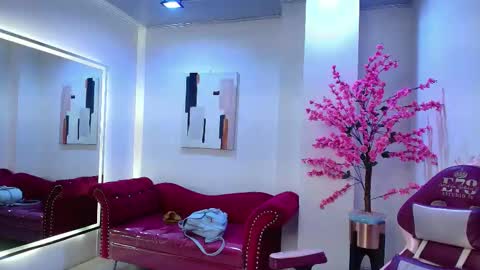 Leia.  online show from 10.14.25