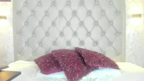 Snapshot of leigh_angels chatting on 12.19.24 LEIGH ANGELS online show from 12.19.24