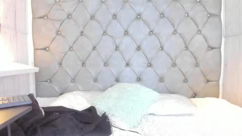 Snapshot of leigh_angels chatting on 01.03.25 LEIGH ANGELS online show from 01.03.25