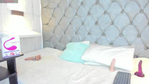 Snapshot of leigh_angels chatting on 01.10.25 LEIGH ANGELS online show from 01.10.25