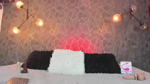 LEIGH ANGELS online show from 04.16.26