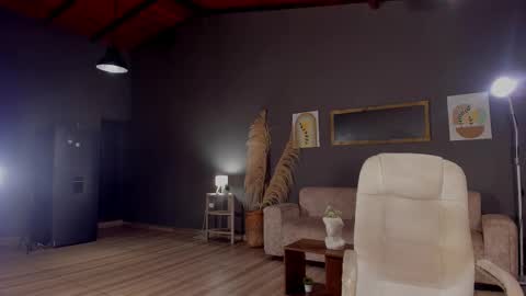 Snapshot of leila4ever chatting on 10.29.25 Leila     online show from 10.29.25