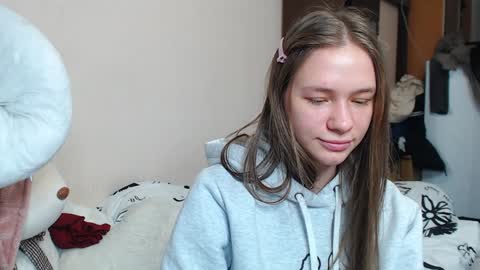 Snapshot of leila_bambi chatting on 12.24.24 leila_bambi online show from 12.24.24