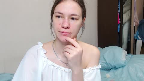 Snapshot of leila_bambi chatting on 02.10.25 leila_bambi online show from 02.10.25